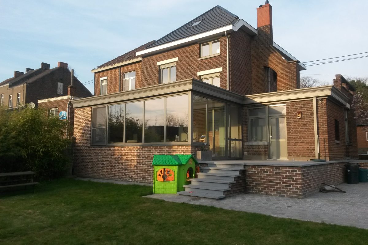 Construire sans permis en Wallonie : ce que vous pouvez faire (règle des 40 m², abri, véranda, extension, carport…)
